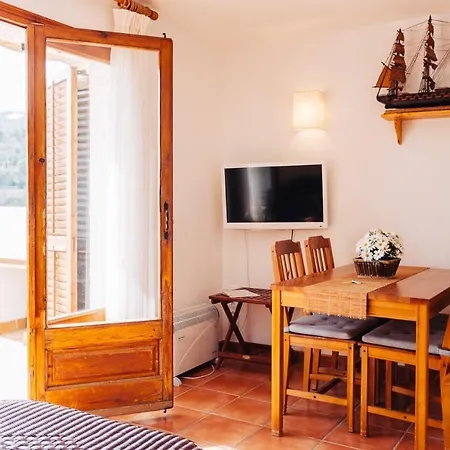 Beach 2 - Terrace Penthouse On The Beach Apartment Tamariu